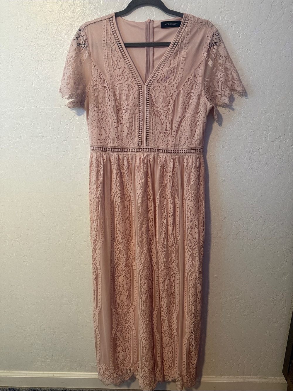 Missguided Dusty Rose Lace Maxi Dress with V-Neck